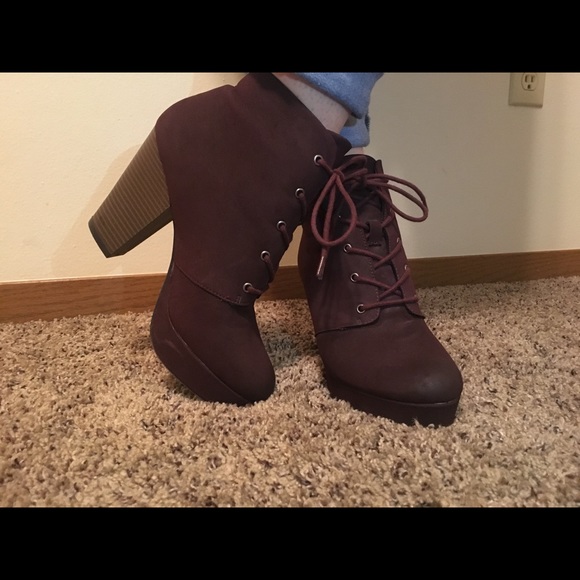 jollyn block heel booties